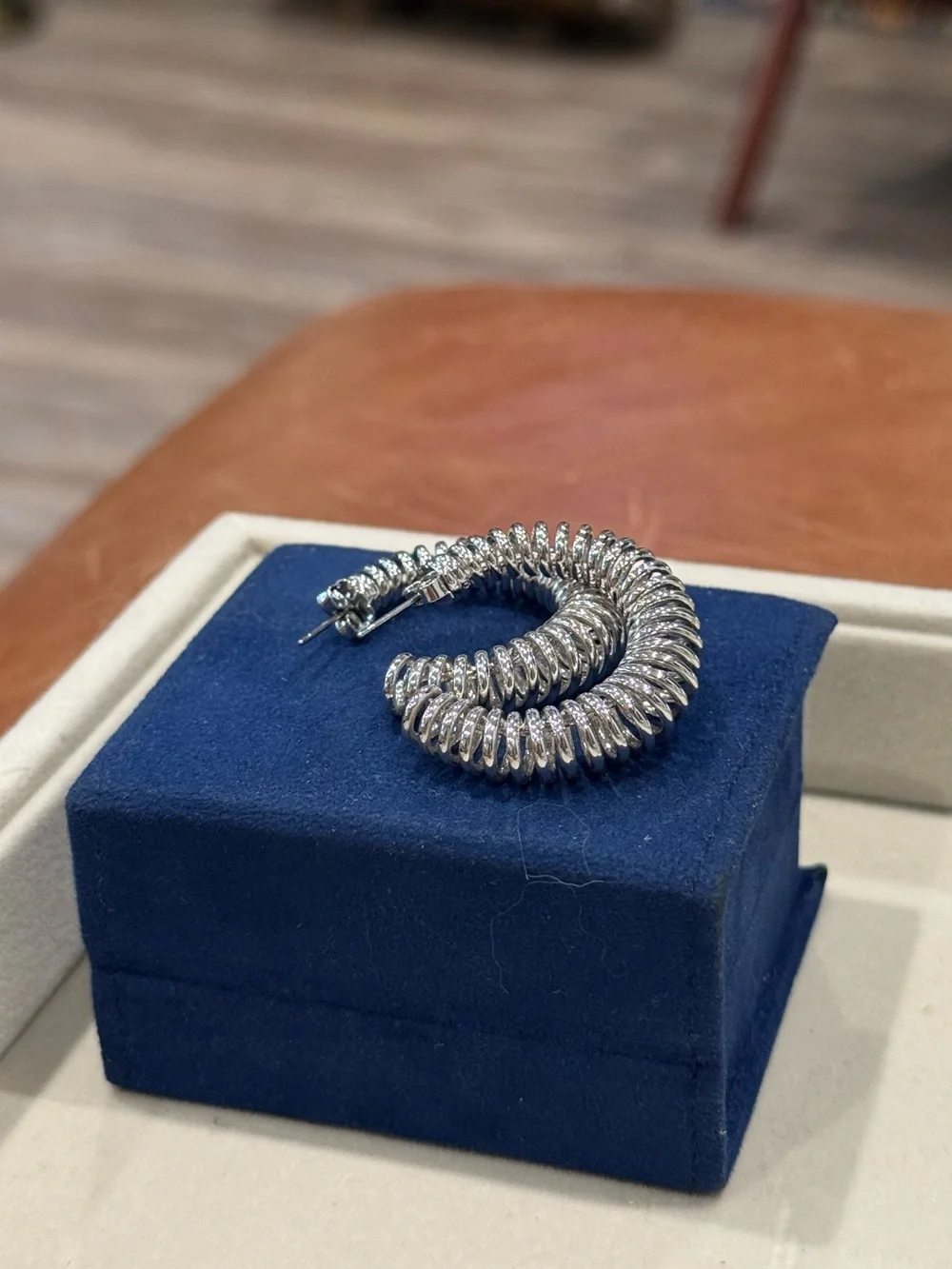 NÁDRI Juno Coil Wire Hoop Earrings Silver